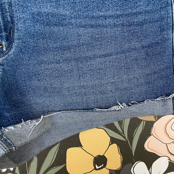 NWT Abercrombie & Fitch Harper Low Rise Short Women Size 28 (6) - Picture 4 of 15